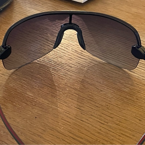Authentic Gucci Sunglasses with Caee - Picture 12 of 12